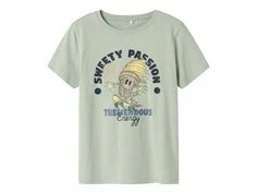 Lysegrøn t-shirt med en vaffelis på skateboard printet på forsiden fra Name It 13242809 aqua gray